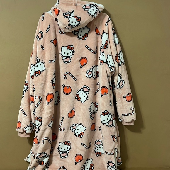 Hello Kitty Pullover Hoodie Robe - Picture 6 of 6